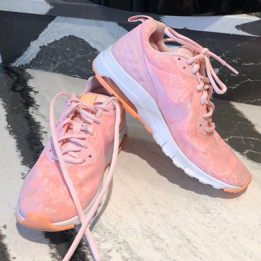 Nike peach & soft pink women’s lace tennis💜‼️